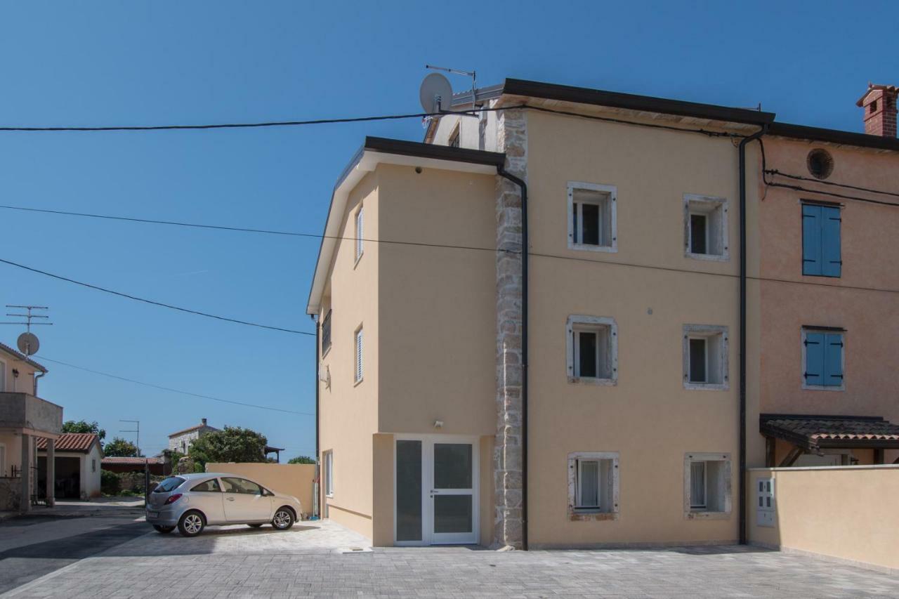 Lana House With Apartments Petrovija Exteriér fotografie