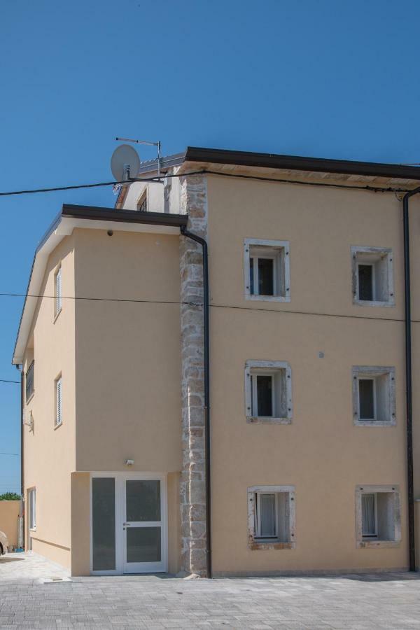 Lana House With Apartments Petrovija Exteriér fotografie