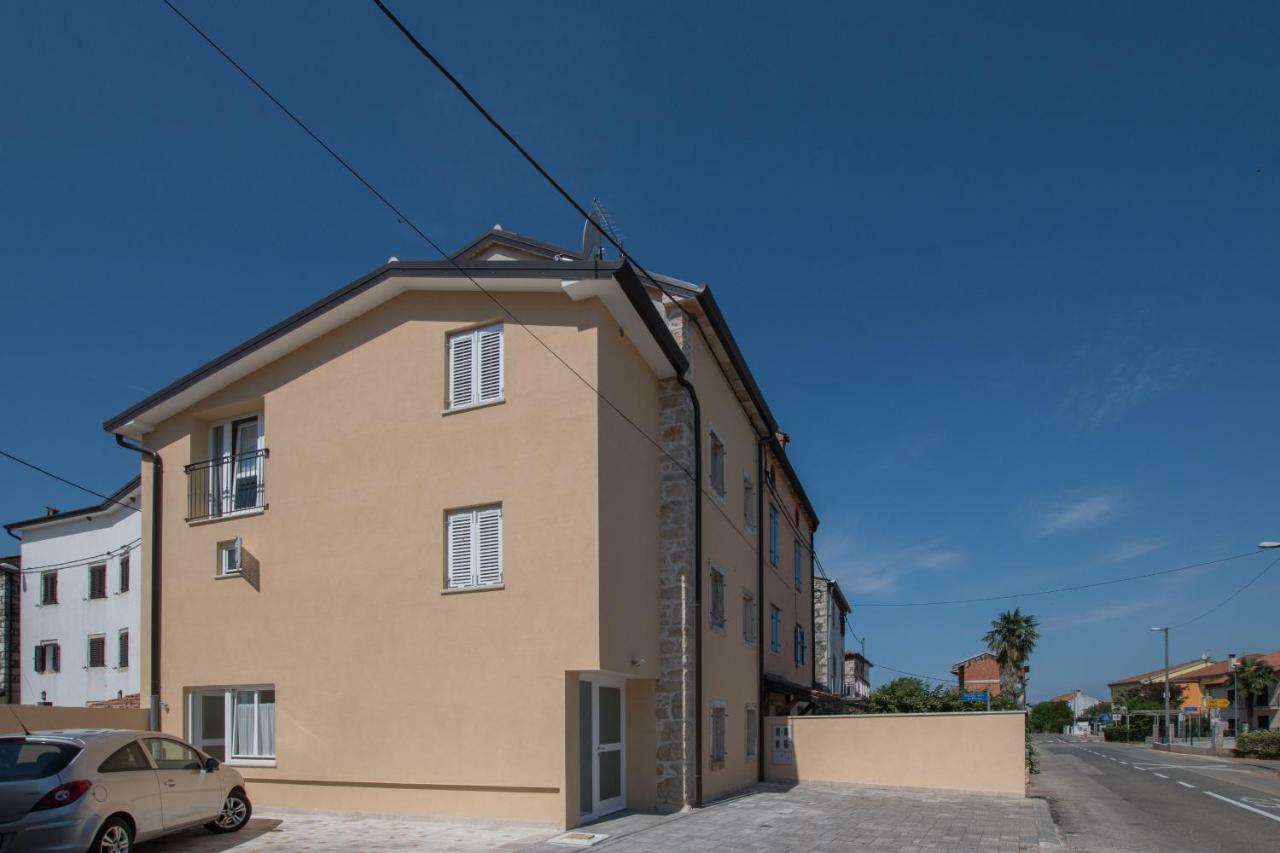 Lana House With Apartments Petrovija Exteriér fotografie